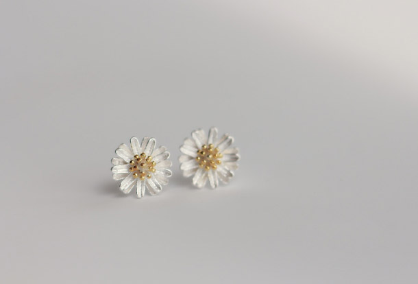 925 Sterling Silver Earrings Golden White Daisy Cute Elegant Ear Stud Ear Nail